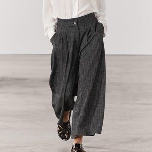 NWT wide leg pants with high waist. Size medium